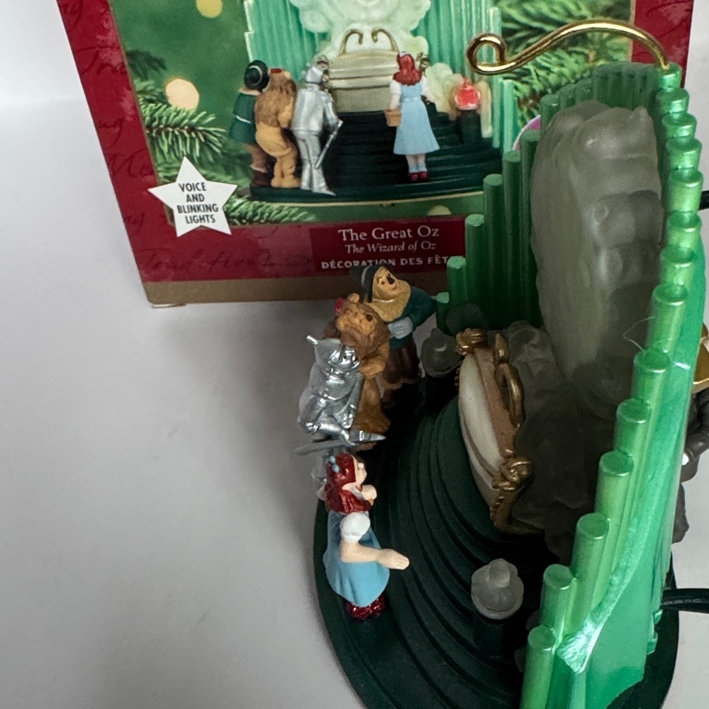 Wizard of Oz Emerald City hallmark Ornament - Picture 7 of 15